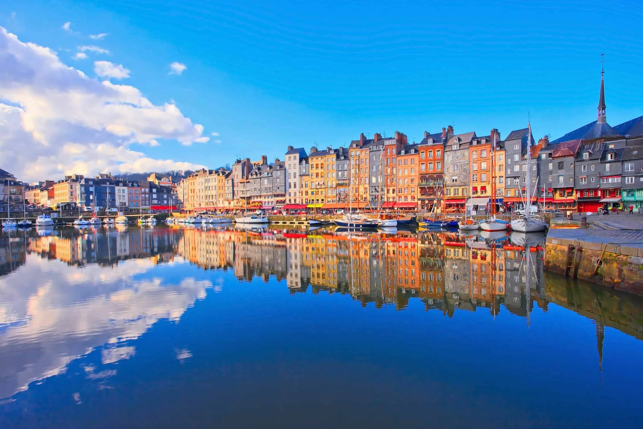 Река на севере франции 4 буквы. Город этрета нормандия. Скалы этрета во франции. Река на севере франции 4 буквы. Нормандия франция.