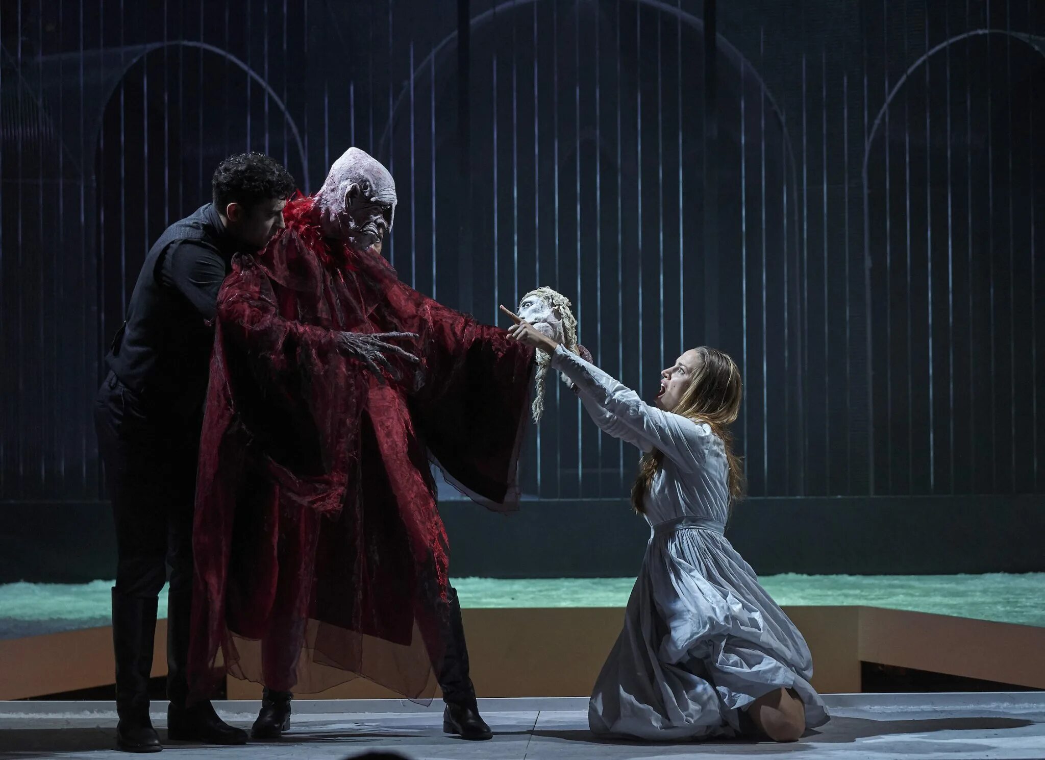 Фауст гете маргарите. Любовь фауста. Гретхен из фауста. Делакруа литографии к фаусту. Гретхен гете портрет.