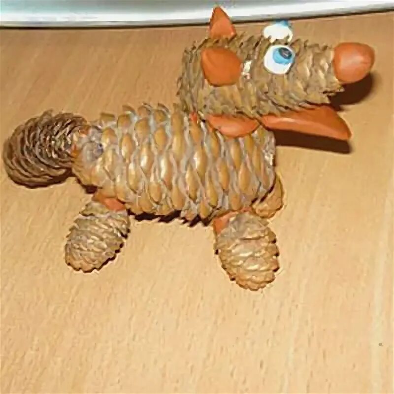 Животные из шишек и желудей. Аппликация из шишек для детей. Белка из шишек и пластилина. Поделки из шишек и природного материала. Фигурки животных из природного материала.