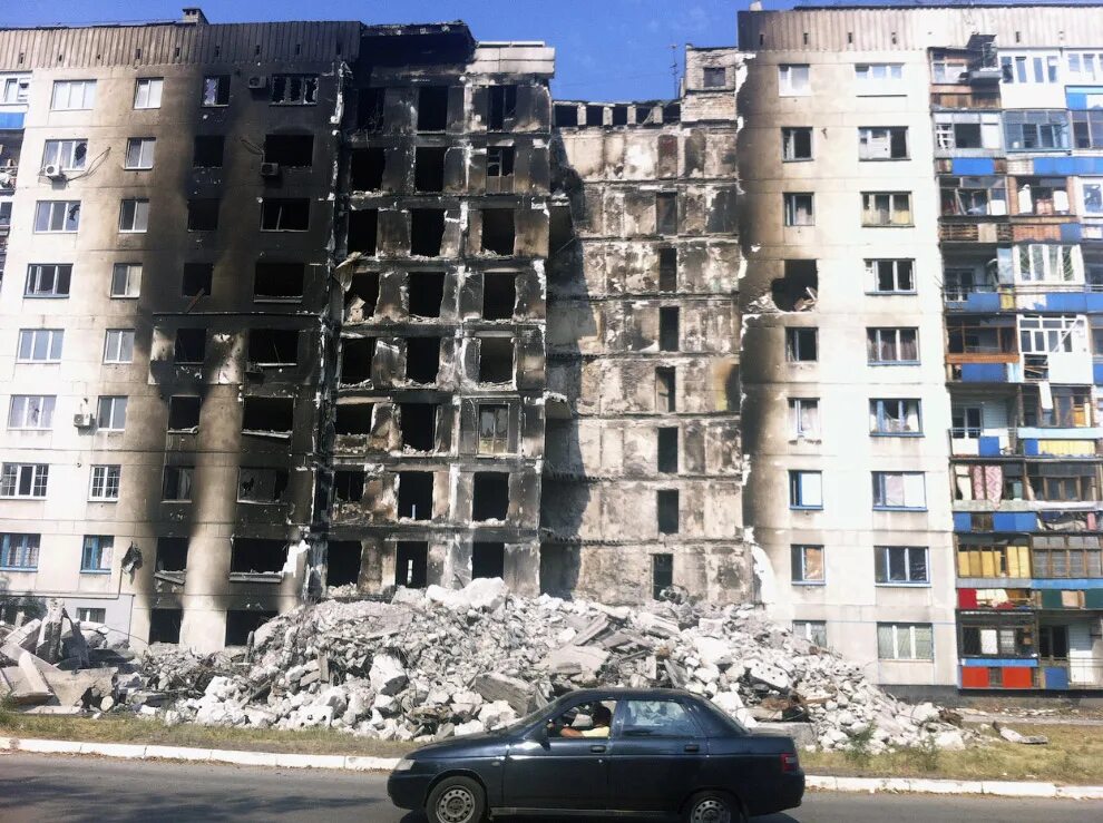 Донбасс и Луганск разрушенные города в 2014. Разрушенные здания в Донецке. Разрушенные дома.