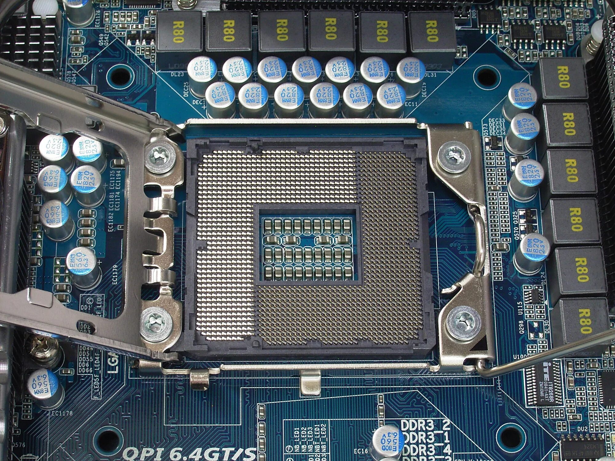 Сокет разъем. Сокет LGA 1155. Socket lga1366. Intel Socket 1366 материнская плата. LGA 1366 сокет.