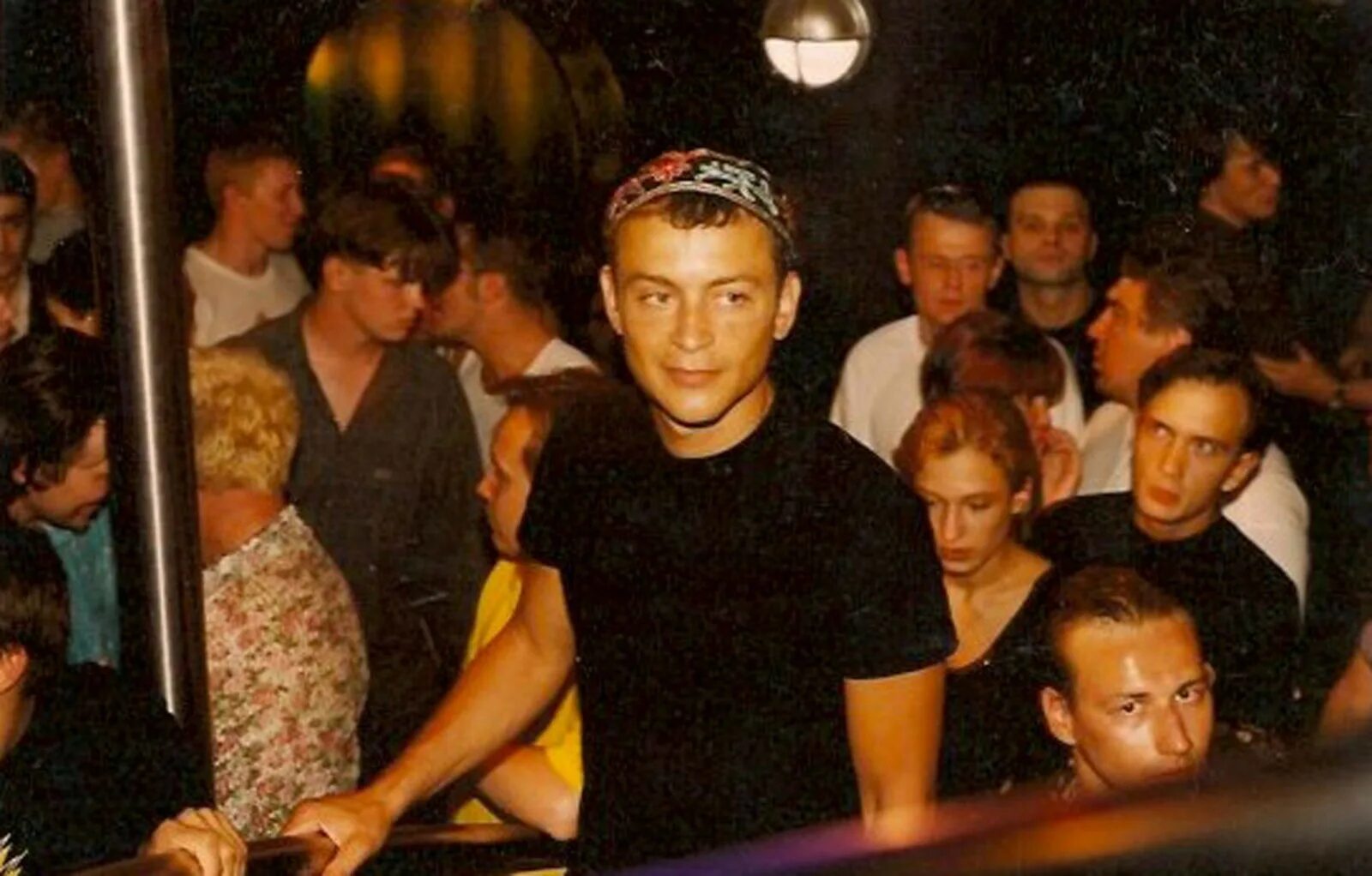 Ночной клуб титаник 1995. Ресторан 90х. Ночные клубы 90-х годов. Ночные клубы 90. Москва настасьинский переулок 4к2 bar disco 90.