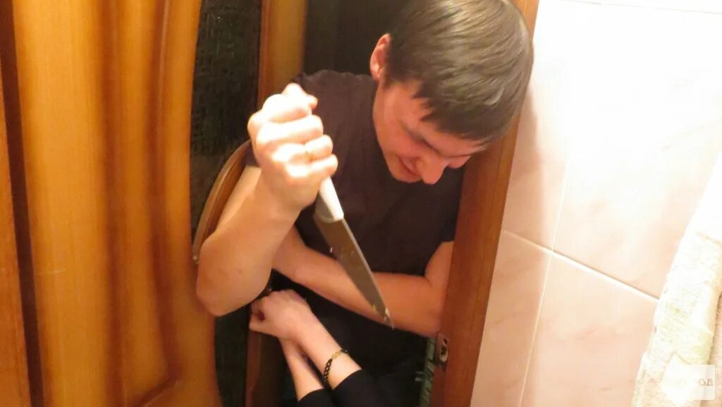 Взял нож зарезал