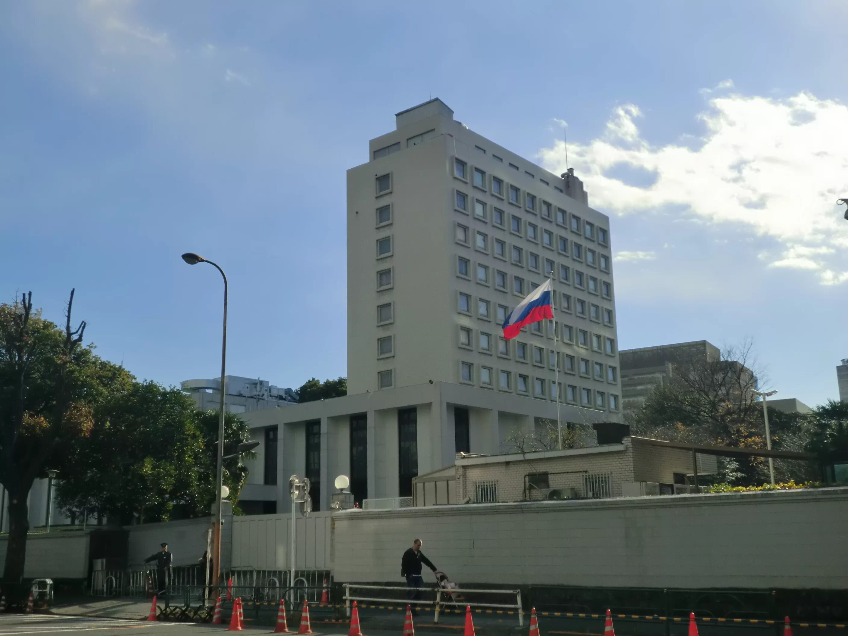 Сайт консульства японии. Здание российского посольства в японии. посольство россии в японии токио. посольство рф в дамаске. здания посольства россии в токио..