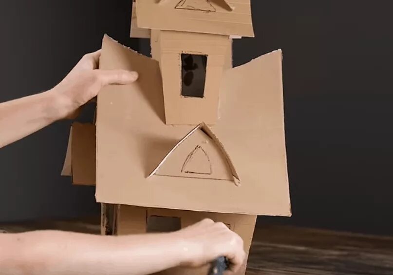 Архитектура из картона. Картонный город картония. Домики из коробочек. Чайный домик из картона. Крепость из картона.