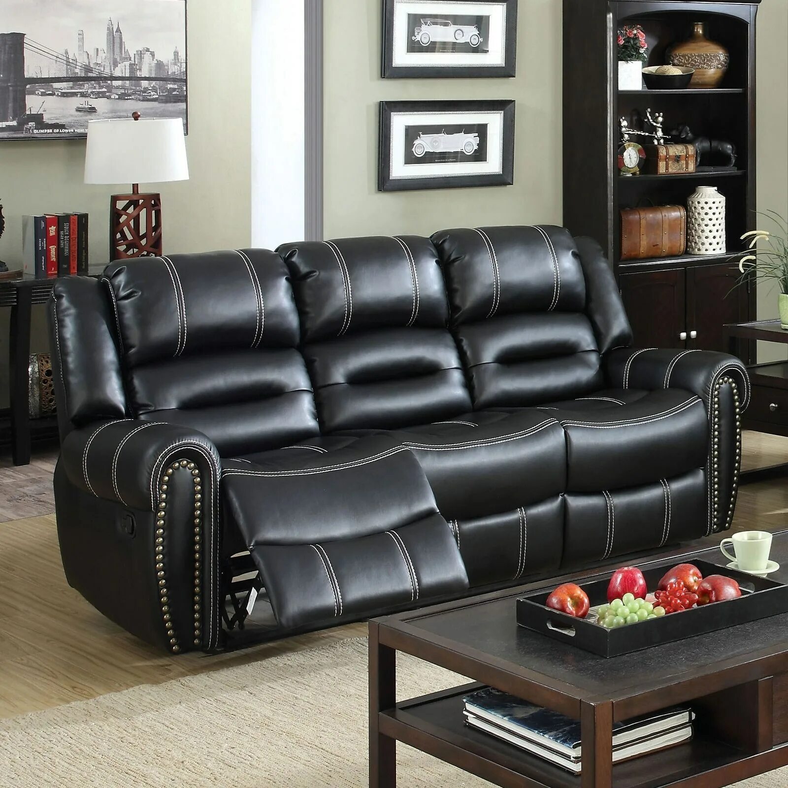 Кожаный диван. Стильный кожаный диван. Черный диван. Черная мягкая мебель.