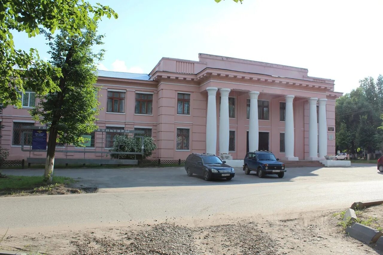 Дом в комсомольске ивановской области. Комсомольск дворец культуры Ивановская область. Городской дом культуры Комсомольск Ивановской области. Полтавская область город Комсомольск дворец культуры. ИВГРЭС Комсомольск.