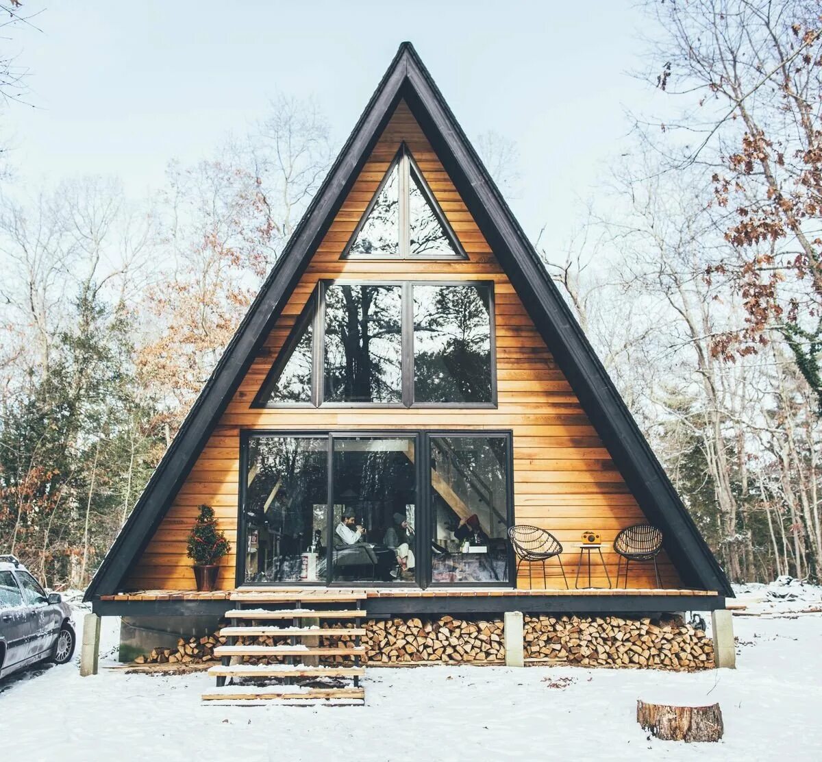 Дом с крышей до земли. Дом a-frame (дом шалаш). дом шалаш а фрейм проект. эндрю геллер дом шалаш.