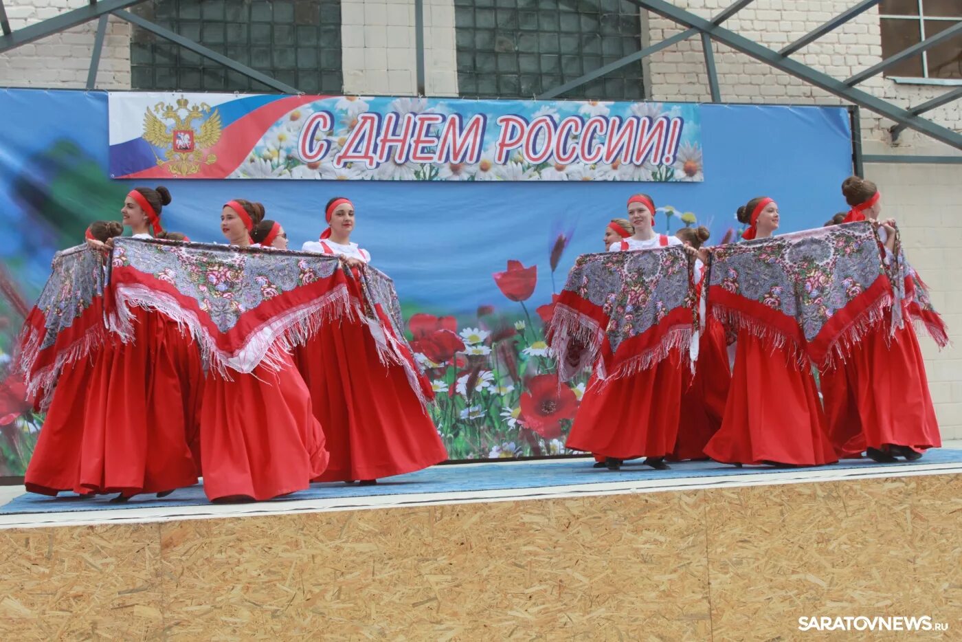 Необычный салют. Город праздник души. Город праздник души. Императорский сад тверь. Денгорода.