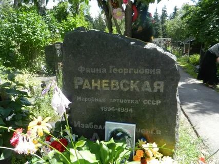 Кто похоронен на донском кладбище