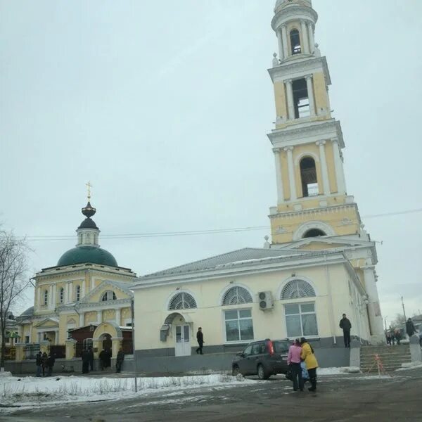 Площадь революции 2 иваново. Коломна площадь двух революций фото. Старый город площадь двух революций Коломна. Площадь двух революций 2 Коломна. Коломна площадь двух революций 1 аптека.