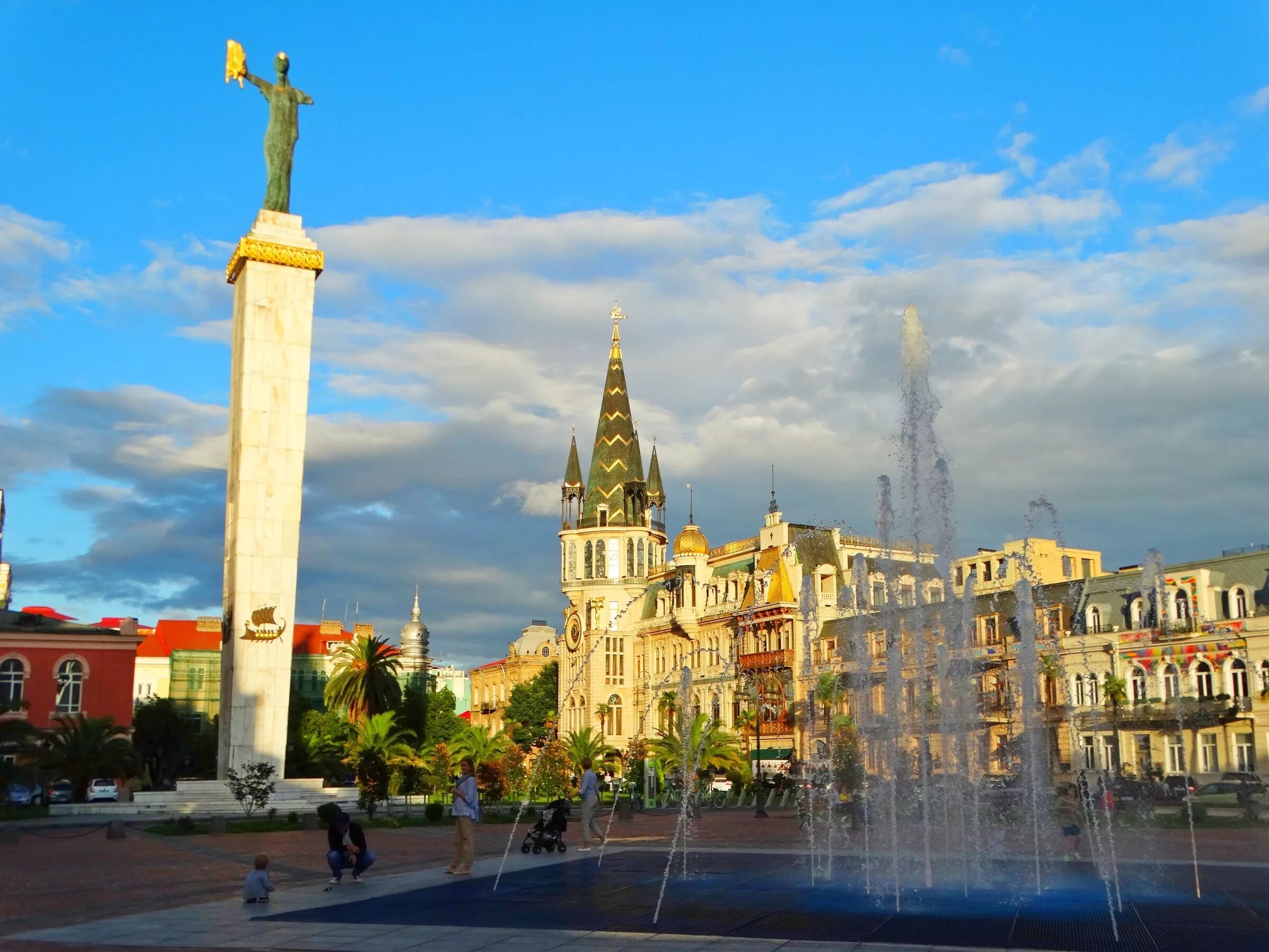 Батумская площадь европы батуми. Грузия площадь пьяцца. Медея площадь европы батуми. Грузия площадь пьяцца. Батуми площадь свободы.
