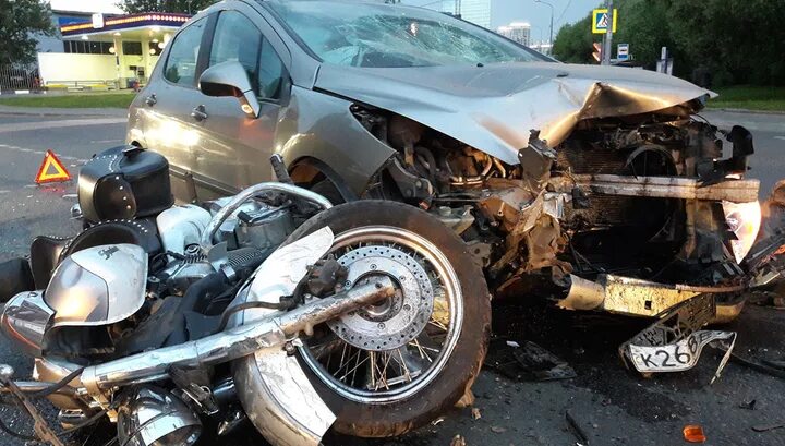 аварии машины и мотоциклы. аварии машины и мотоциклы. лежачий мотоцикл. аварии машины и мотоциклы. аварии машины и мотоциклы.