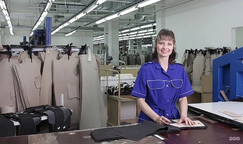 Дизайнер швейного производства. Китайцы шьют. Как изготавливают одежду. Как изготавливают одежду. Как изготавливают одежду.