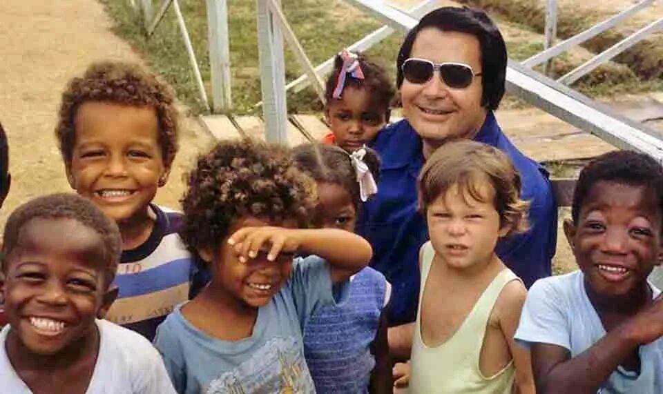 три дня в джонстауне. джим джонс народный храм. три дня в джонстауне 2007. три дня в джонстауне. массовое убийство в джонстауне 1978.