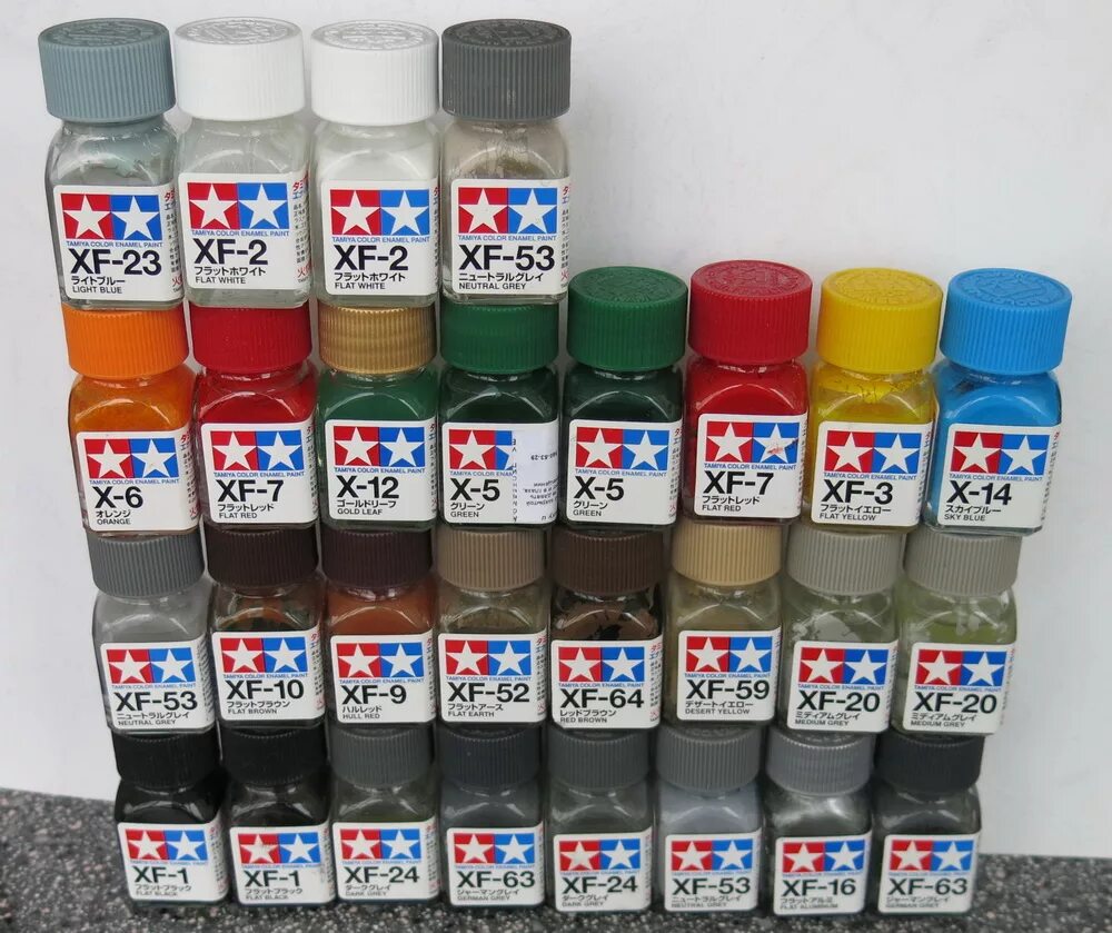 Грунтовка и покраска 3d модели. Акриловые краски для аэрографа. Краски и лаки тамия. Краска для аэрографа моделизм. Какой краской красят модели.