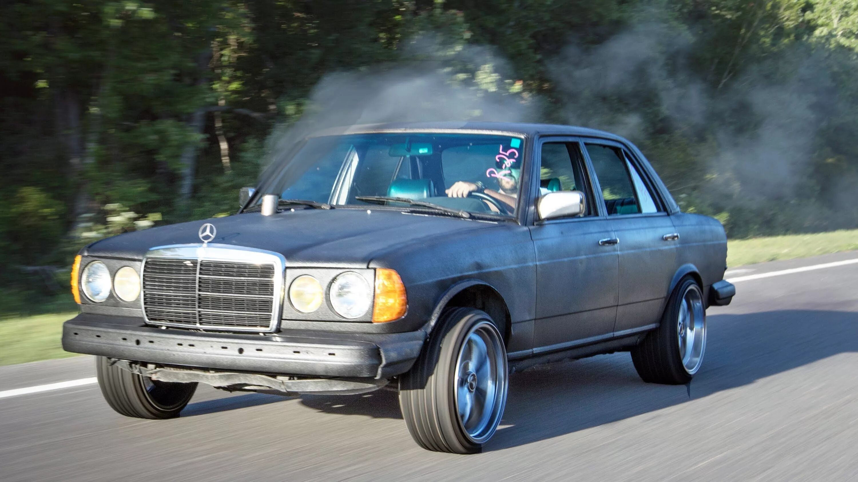 Купить дизельный мерседес. Мерседес w123 дизель. W123 Mercedes дизель. Mercedes w123 Drift. Мерседес 123 дрифт.