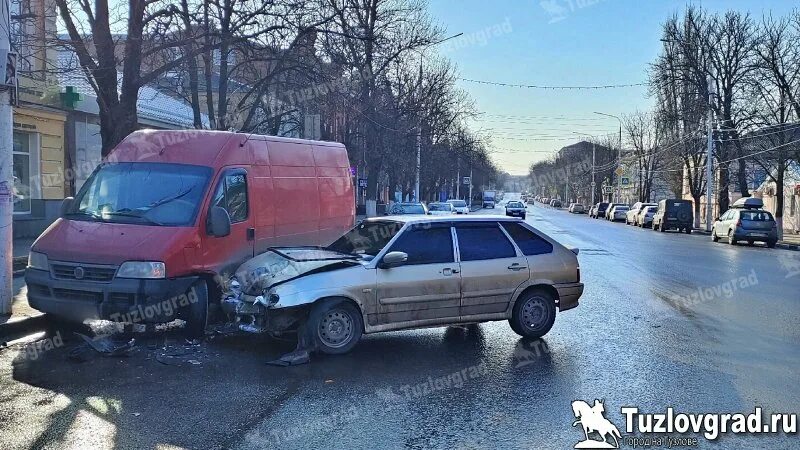 Машина на пешеходном переходе. Машина на улице. 2022 новочеркасск. Машина на улице. Таганрог новочеркасск машина.