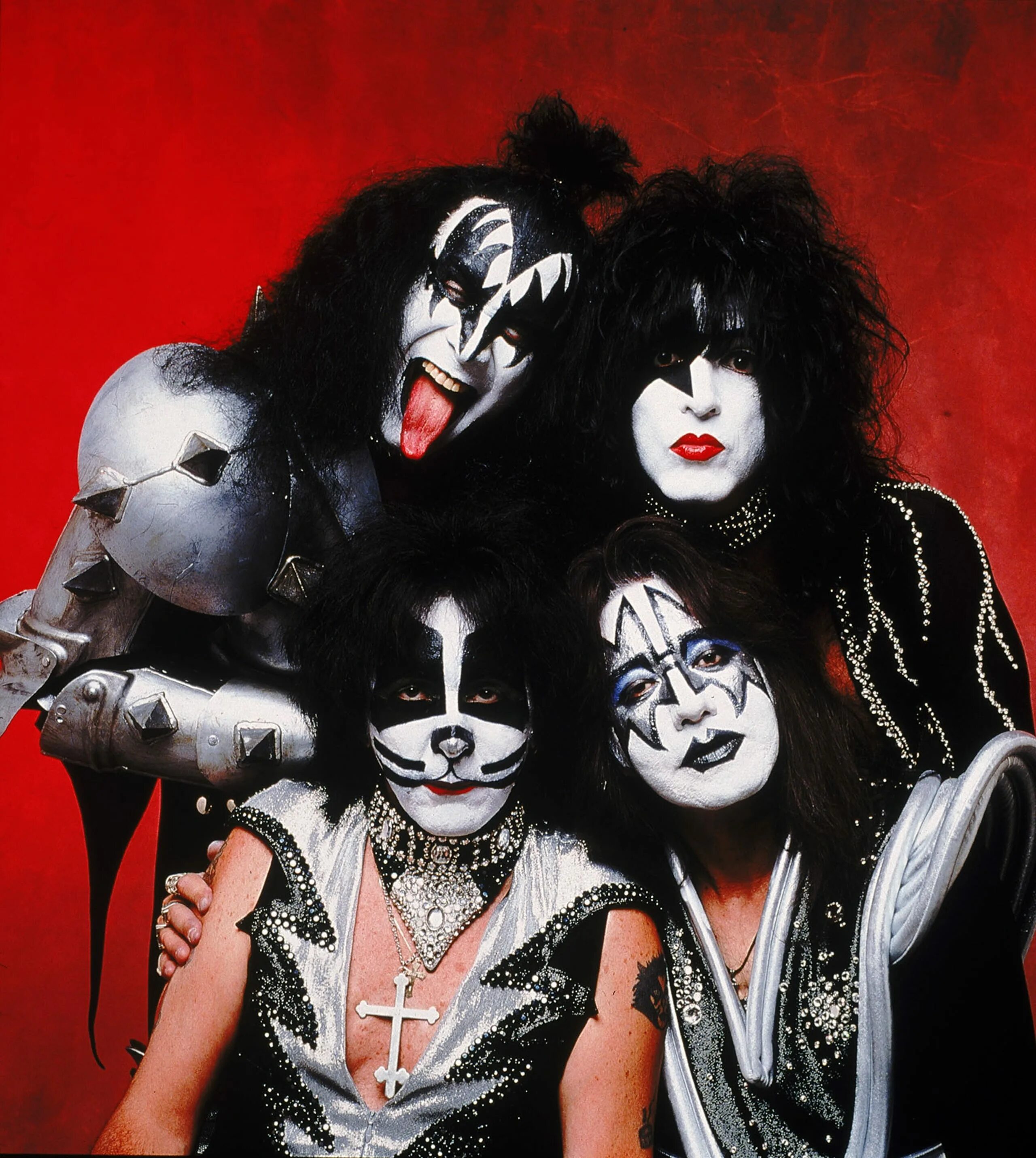 Kiss ur. Don't kiss. Группа kiss. Kiss группа 1976. Группа кисс сейчас 2022.