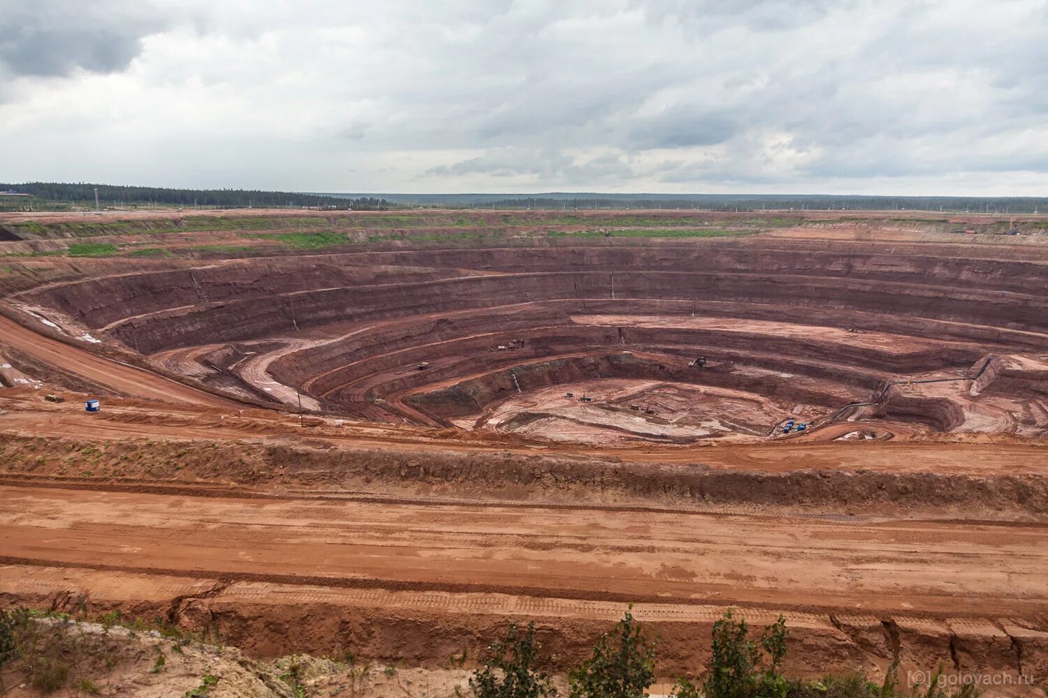 Севералмаз месторождение им Ломоносова. Карьер Севералмаз Архангельск. Месторождение алмазов в Архангельской области имени Ломоносова. Ломоносовский гок севералмаз