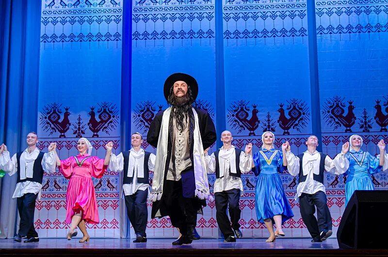 Еврейский народный танец хава нагила. Еврейский народный танец хава нагила. Танец хава нагила еврейский нагила. Еврейский костюм для танца хава нагила. Хава нагила танец.