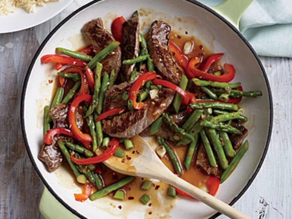 Свинина со стручковой фасолью. Мекленбургская свинина со стручковой фасолью. Стручковая фасоль со свининой. Стручковая фасоль со свининой. Стручковая фасоль со свининой.