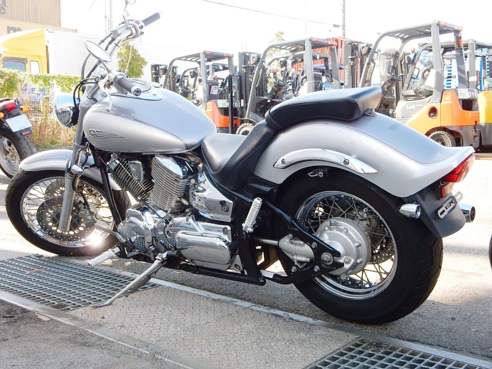 Yamaha drag star 1100 custom red line. Ямаха 1100 отзывы. Yamaha xvs 1100. Yamaha xvs 1100 classic. Ямаха чоппер 1100.