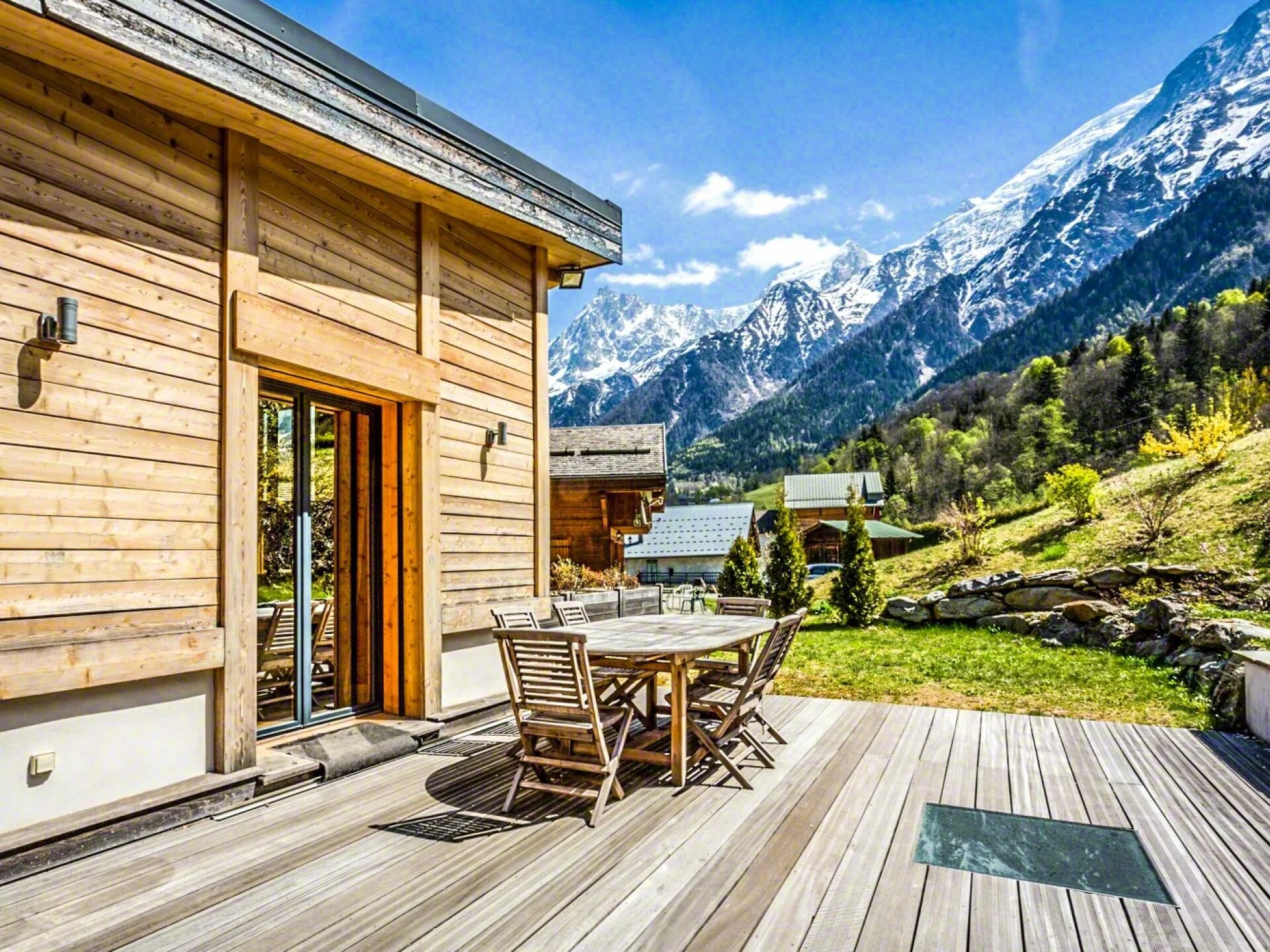 Гранд шале отзывы. Chalet Grand Flüh. Гранд Шале Алтай. Гранд Шале. Grand Chalet.