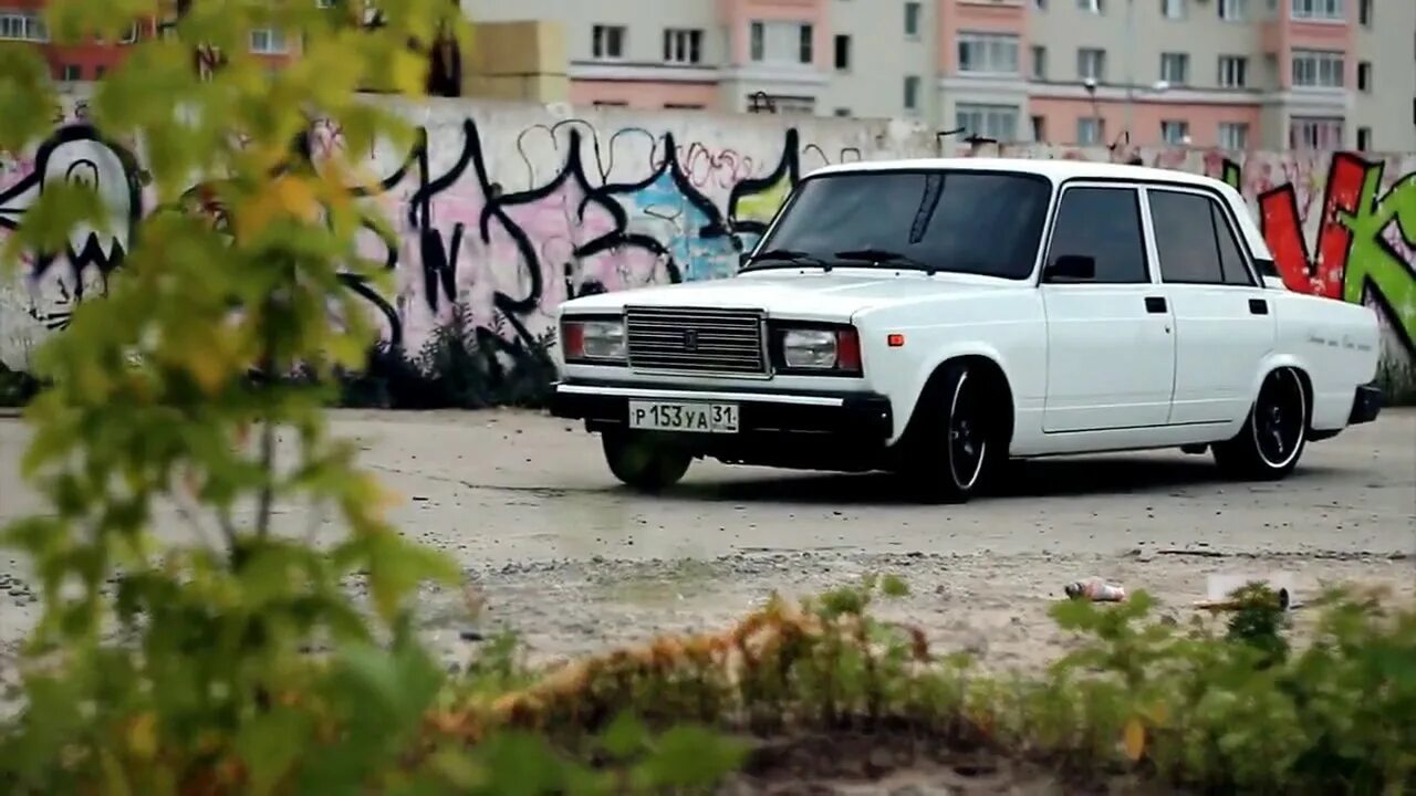 Включи ваз видео. Обои ваз. Ваз 2107 stance белая. Ваз 2107 тест драйв. Ваз 2107 по грязи.