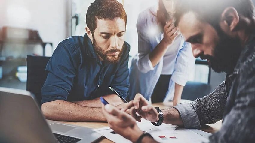 Startup how. Коворкинг стартап стартап. мозговой штурм в офисе. мозговой штурм стоковое фото. startup how to make photos.