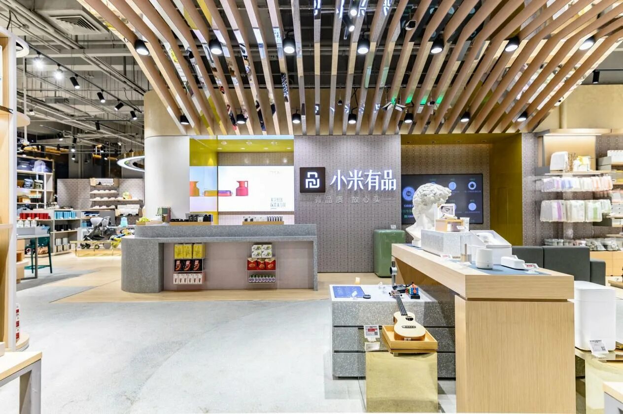 Техника xiaomi. Xiaomi stor. Фирменный магазин сяоми. Витрина xiaomi. Xiaomi store.
