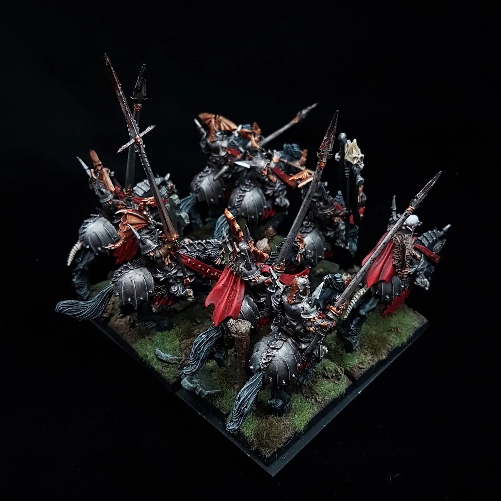 Warhammer fantasy battles vampire counts miniatures. Вархаммер фэнтези батл. Вархаммер фэнтези варгульф. Вархаммер фэнтези батл вампиры. Миниатюры games workshop vampire counts: grave guard.