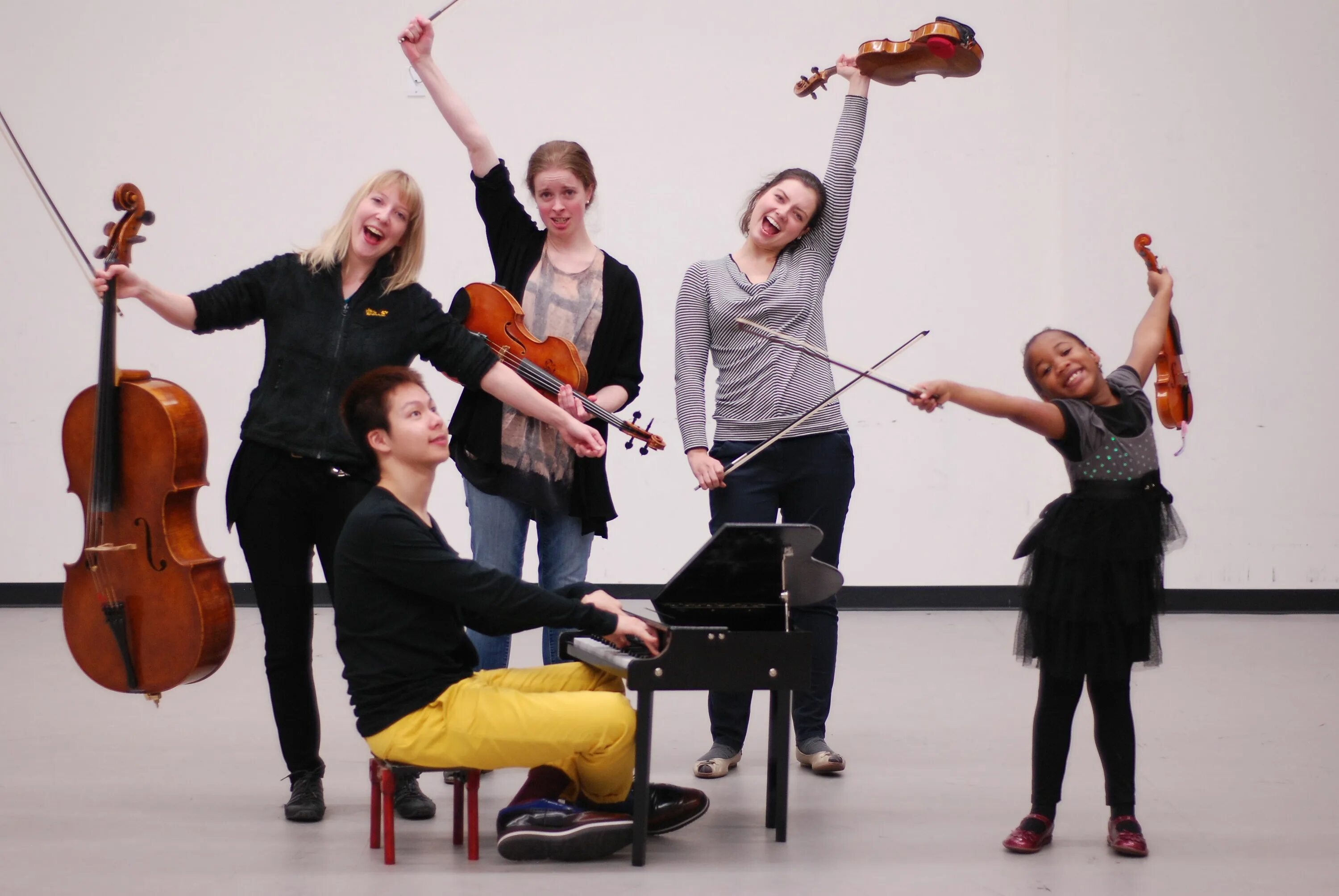 Intelligent music project группа. Супер бэнд. Группа еще. Нанта музыкальное представление. Музыканты общаются в сети с музыкантами.