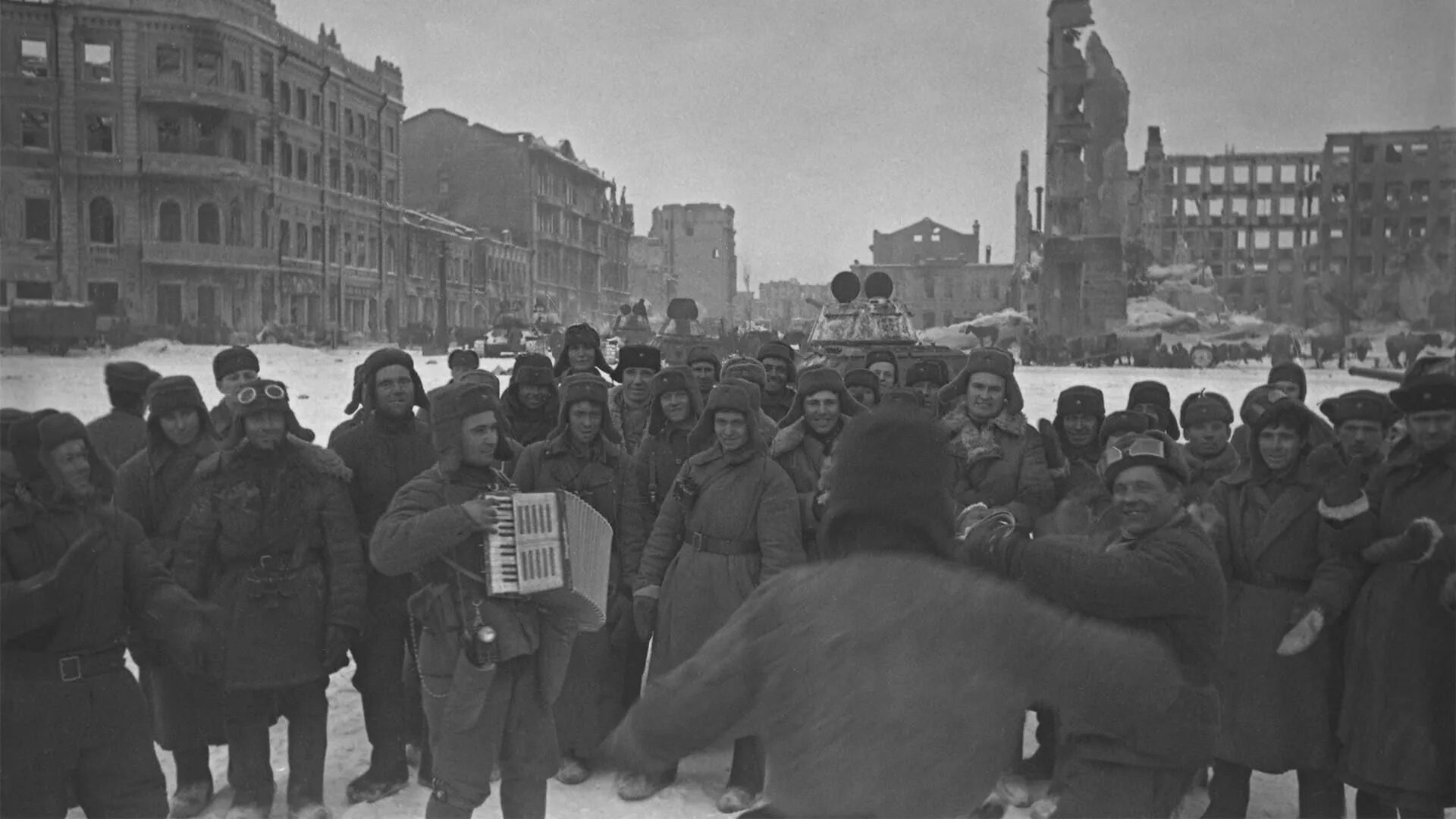 После поражения в сталинградской битве на немецких. Победа Сталинградской битвы 1943. 2 Февраля 1943 Сталинградская битва. Победа в Сталинградской битве 2 февраля 1943 года. Сталинградская битва ВОВ 2.