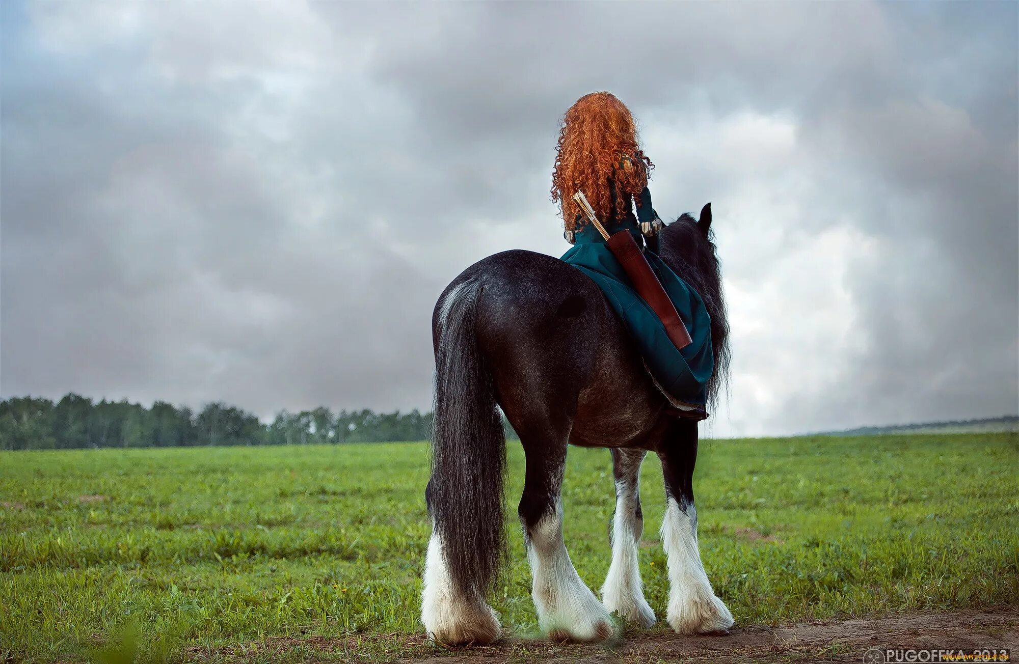 Redhead riding. Рыжий Шайр. Шайр Храбрая сердцем. Рыжая девушка на коне. Рыжеволосая девушка с лошадью.