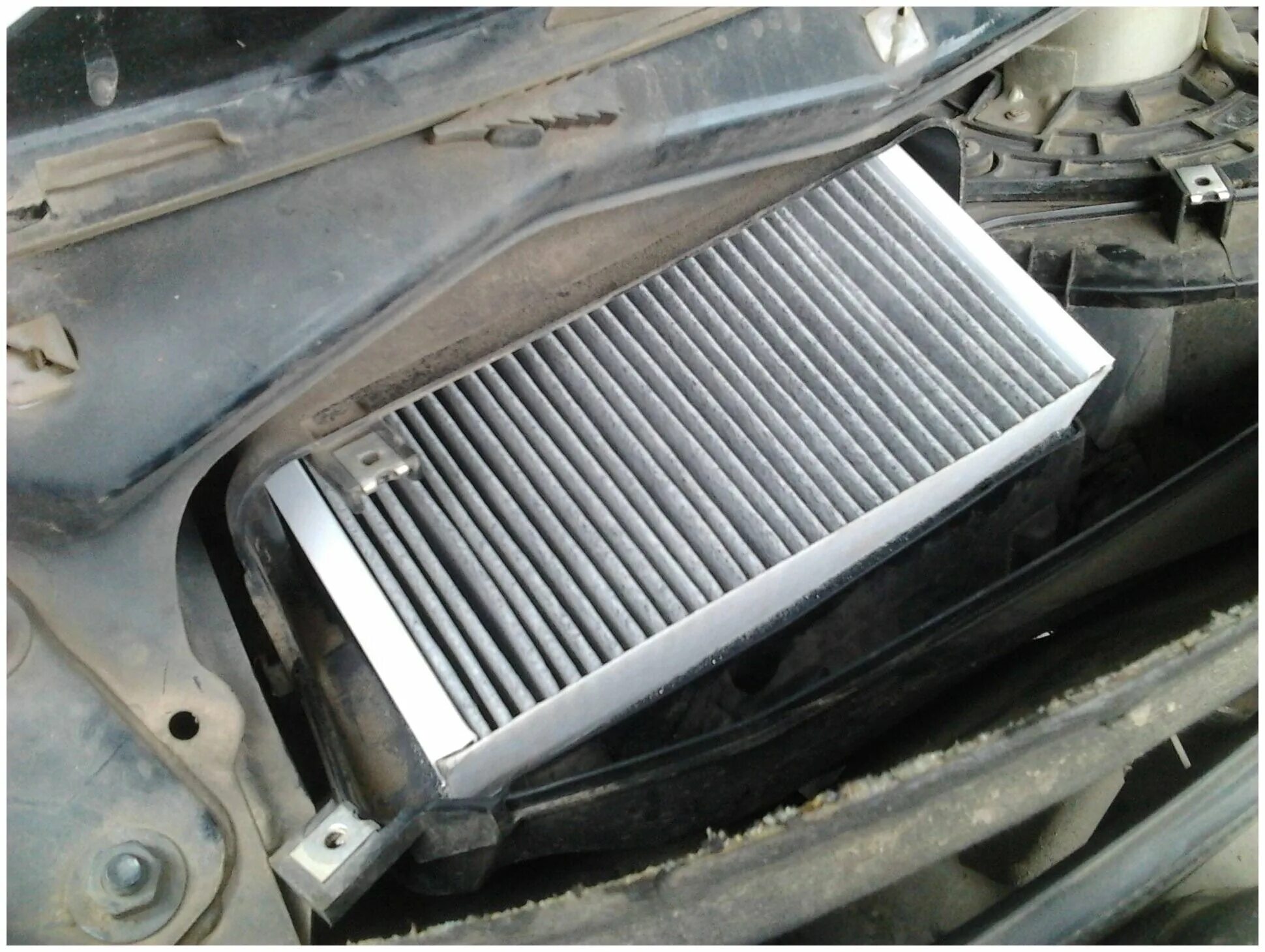 Лада гранта 2016 воздушный фильтр. Фильтр воздушный лада гранта 16 клапанов артикул. Фильтр двигателя приора. Фильтр двигателя воздушный приора. Воздушный фильтр лада приора.