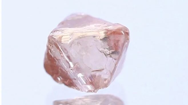 Montage diamante rosa. Розовый Алмаз камень необработанный. Розовый Алмаз Южная Африка необработанный. Подвеска с неограненным алмазом.