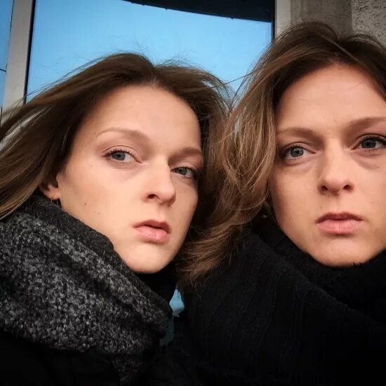 Вера и люба баханковы. Глупые близняшки. Баханкова нанолюбовь. Российские актрисы близняшки. Сёстры арнтгольц татьяна и ольга.