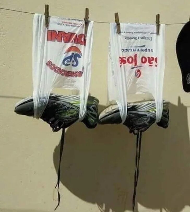 Лайфхак прикол. Своими руками юмор. Прикольные лайфхаки. Смешной лайфхак. Тупые лайфхаки.