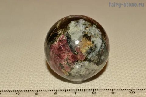 Шар из камня эвдиалит, эгирин, нефелин (36.7мм) 