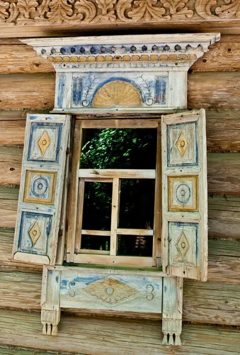 Окно в избе. Ставни в старину. Ставни в деревянном доме. Старинные окна. Ставни старинные.