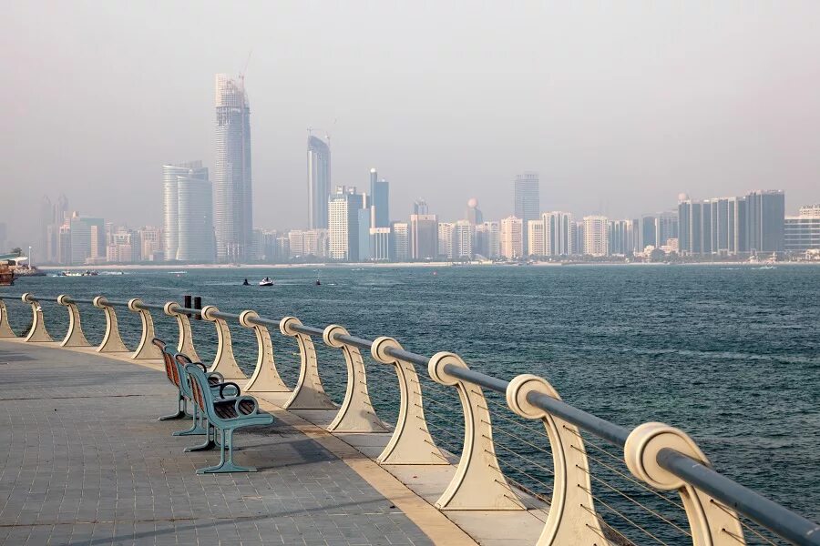 Корниш набережная абу. Набережная Corniche Абу Даби. Набережная Корниш в Абу-Даби. Пляж Корниш Абу-Даби. Абу Даби набережная Корниш море.