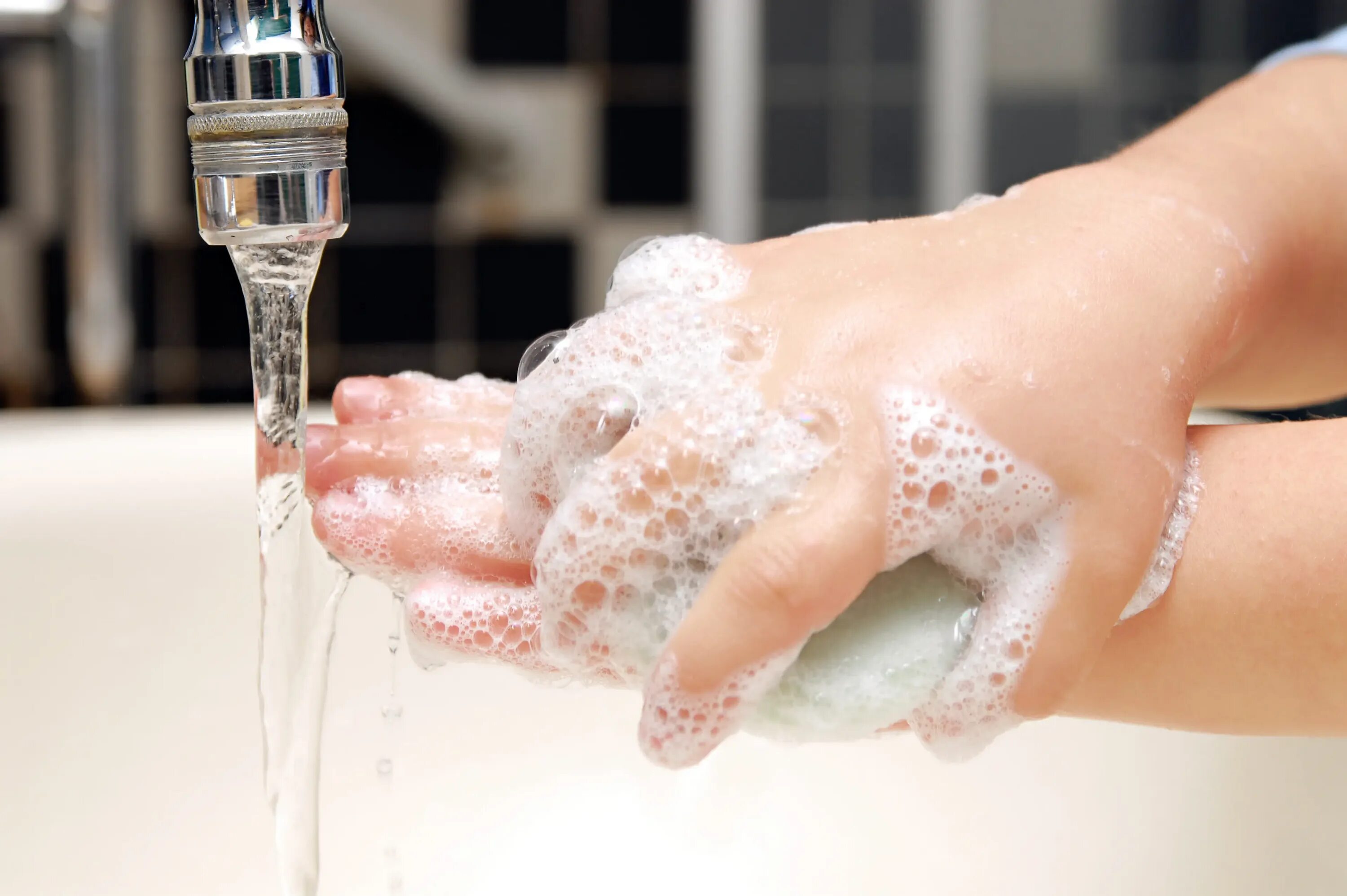 We wash hands. Мытье рук. Мыло для рук. Гигиена рук. Мытье рук с мылом.