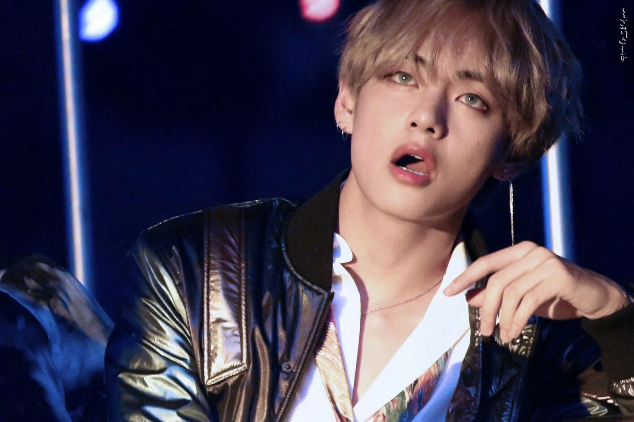 Техен последние новости на сегодня 2023 года. Бтс ким тэхен. Тэхен усы. Техен последние новости на сегодня 2023 года. Bts vkook.