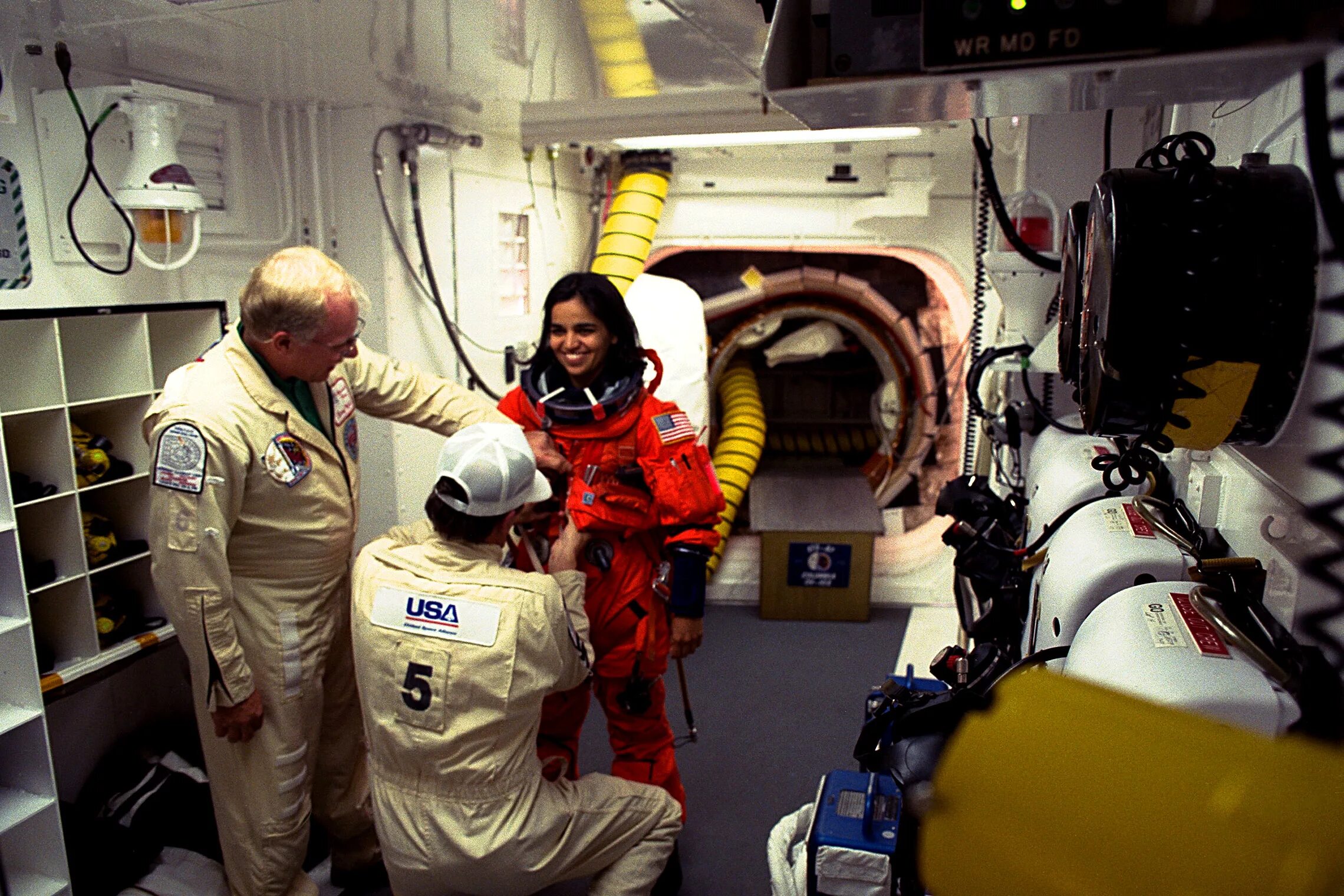 Первая космическая миссия. Калпана Чавла. Шаттл Колумбия катастрофа экипаж. Экипаж шаттла Колумбия 2003. Чавла космонавт.
