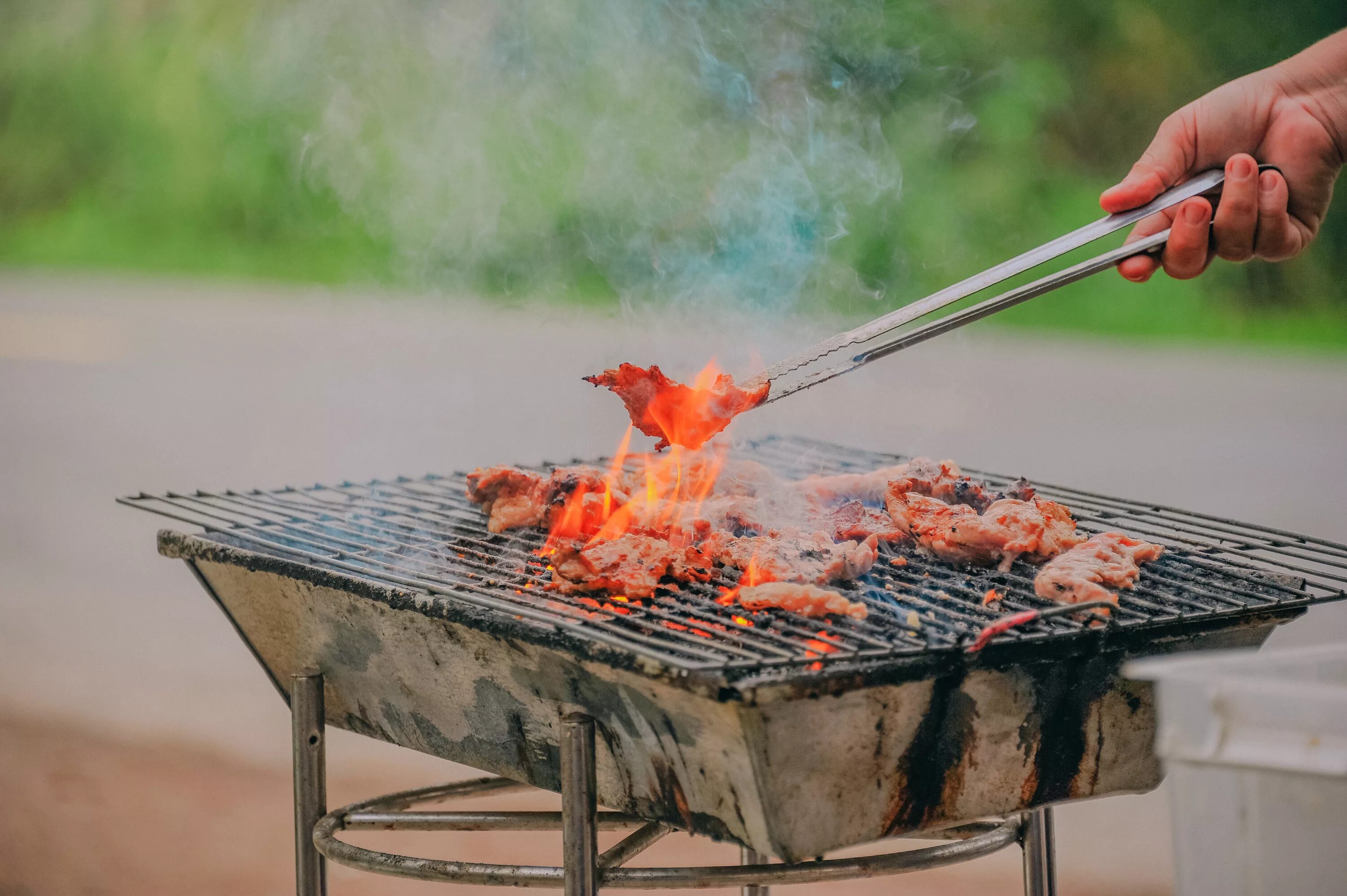 Chop bbq. Мангал barbacoa. Шашлык барбекю. Мангал на природе. Барбекю готовка.