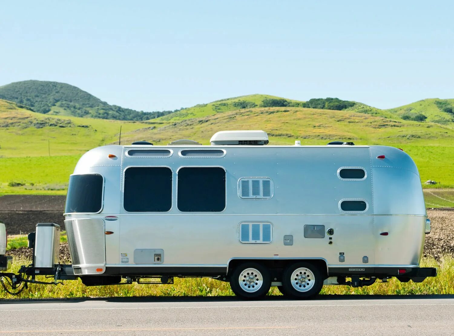 Прицеп Airstream. RV прицеп. RV Camper. RV трейлеры. Трейлер пятьдесят