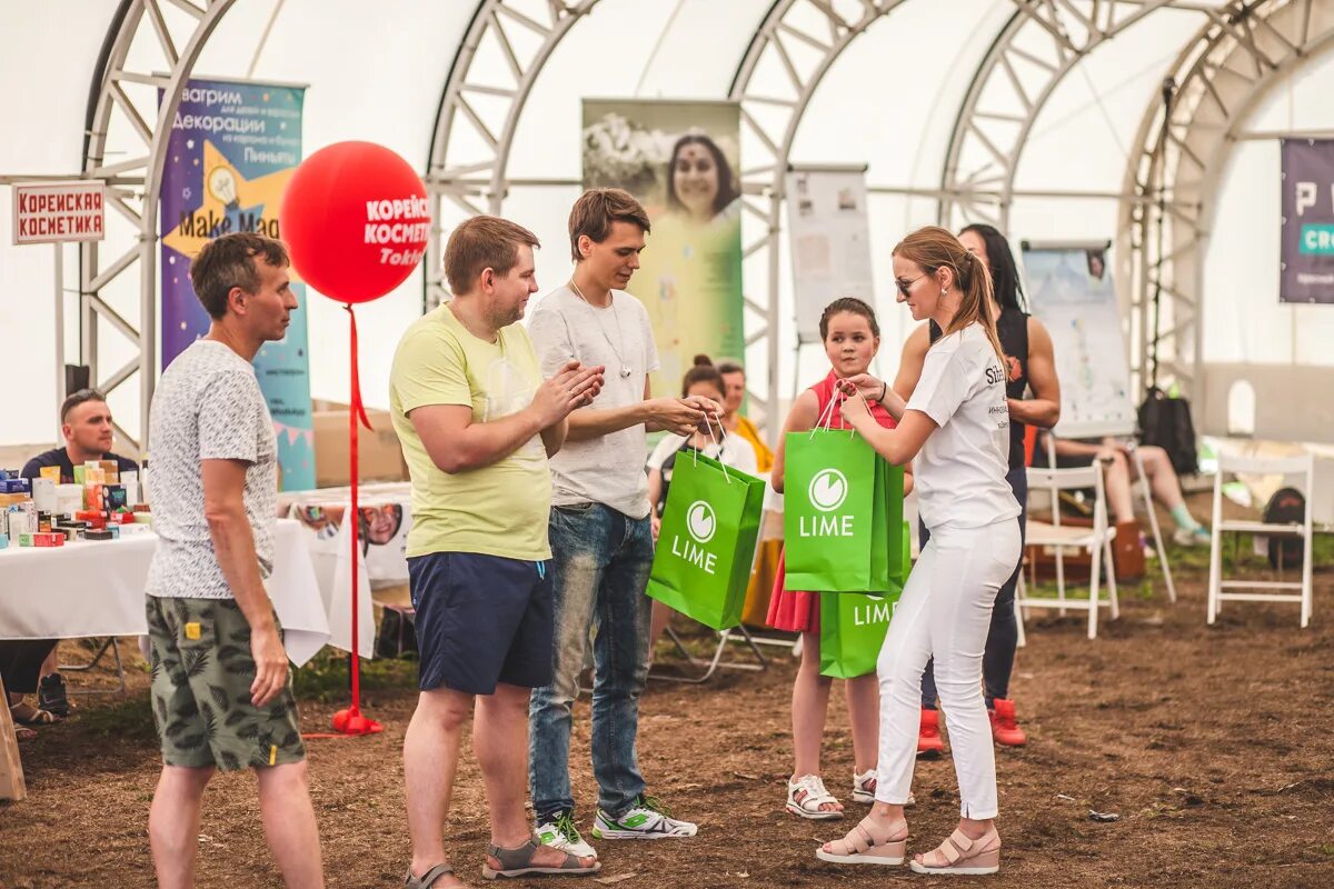 Входная группа lime магазин. Лайм компания фото. Магазин lime сотрудники. Lime бренд. Сотрудники lime.