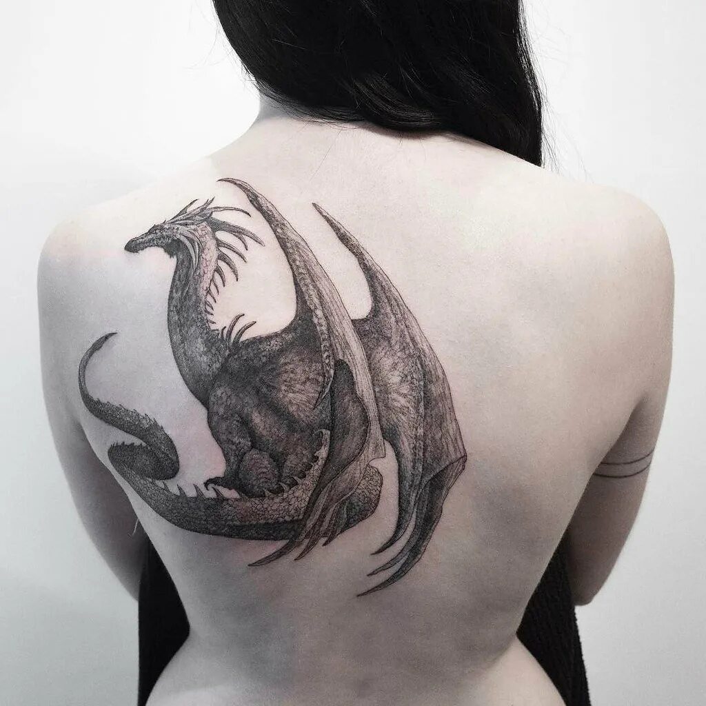 тату дракон для девушек. японский дракон тату на бедре. тату дракон. тату дракон женская. тату дракон на бедре у девушки.