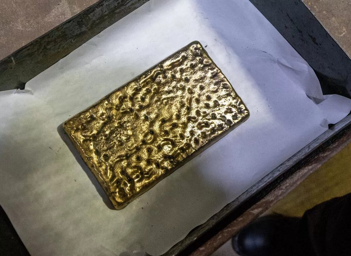 Золотая жила санкт петербург. Кварцевая жила. Zasov квест санкт-петербург. Мраморное кольцо. Золотая жила в мужчине.